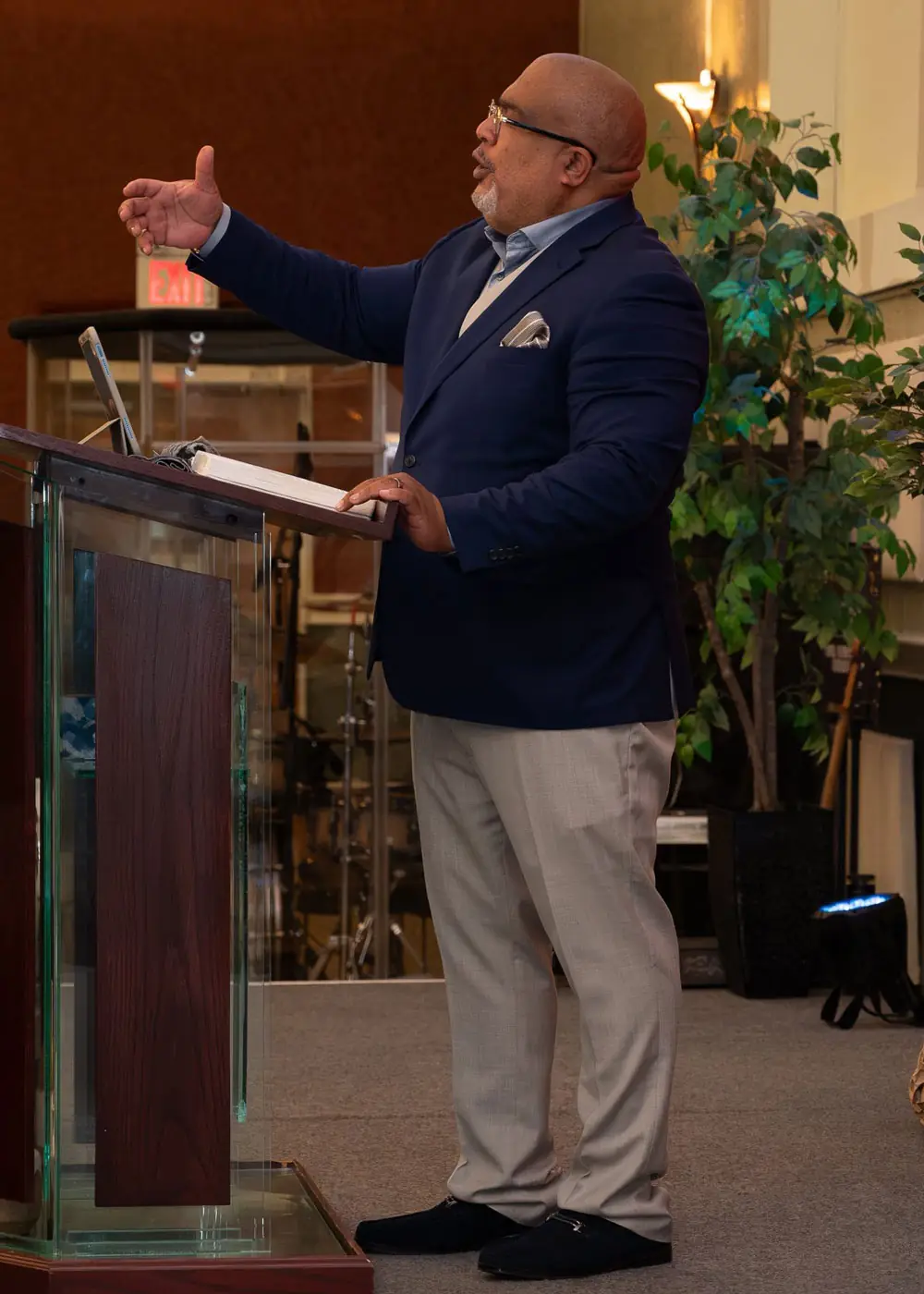 Apostle Israel Peña preaching